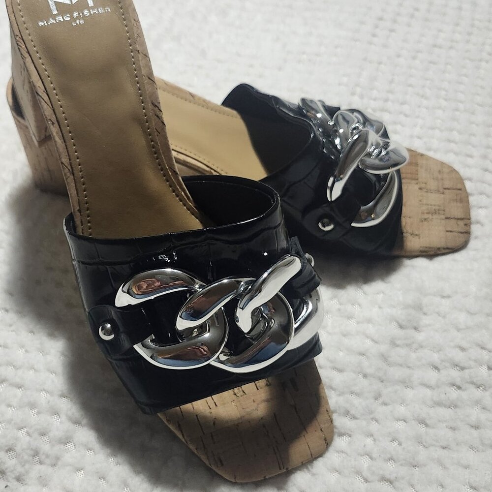 Marc Fisher LTD Black Leather Block Heel Sandals with Silver Chain – Size 9M